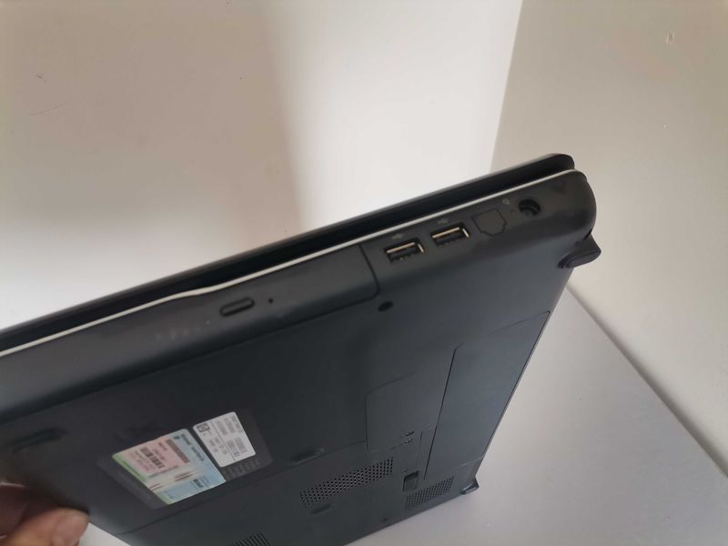 Лаптоп - Compaq intel caleron 900