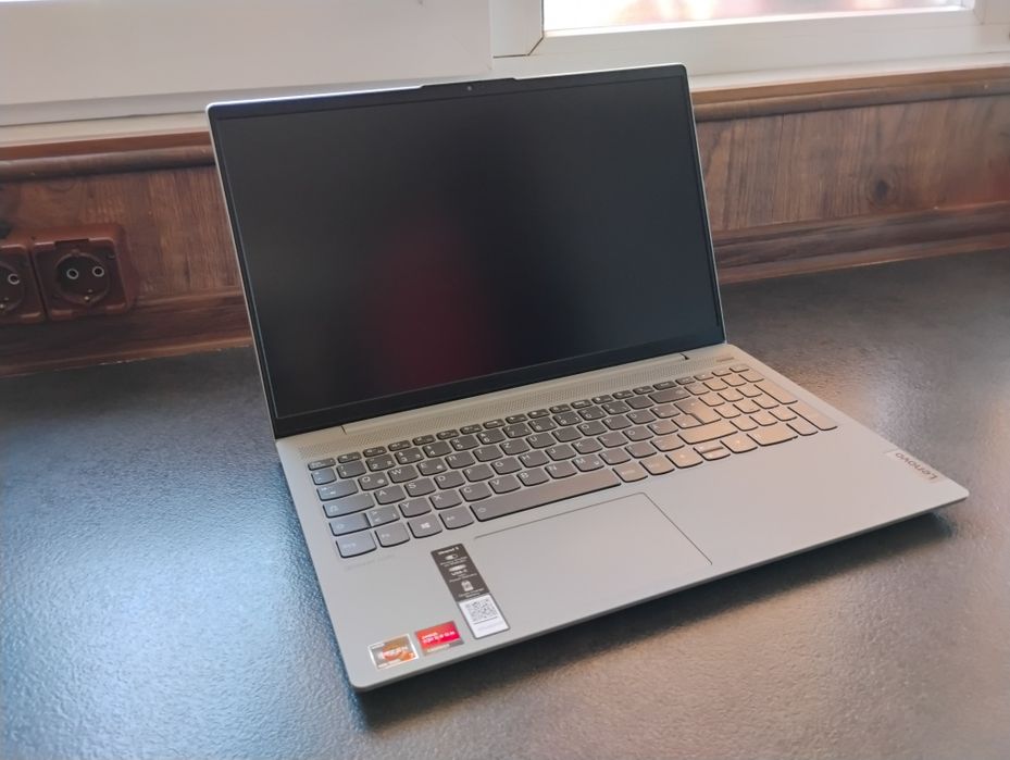 Laptop Lenovo - Ryzen 7 - 4000serie - vega 6 - 16GB
