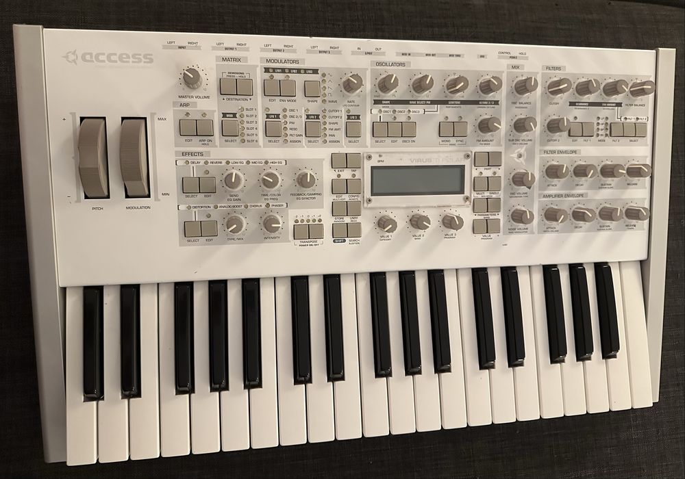 Sintetizator Access Virus TI Polar