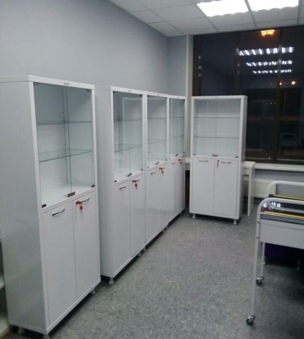 Медицинские шкафы для процедурного кабинета.