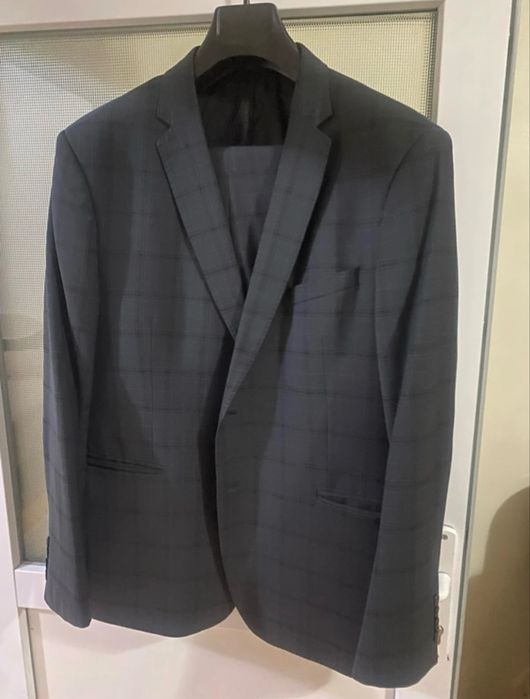 Costum in carouri barbati