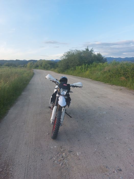 Vand cross cu acte