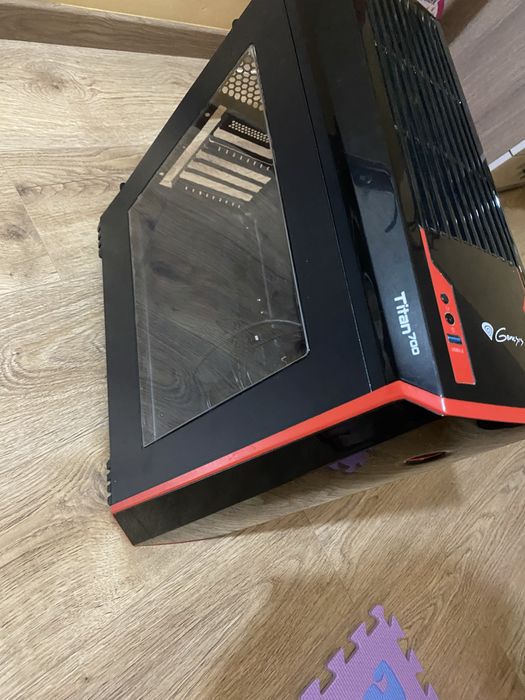 Carcasa pc Titan