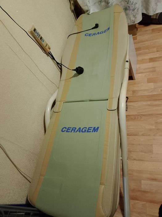 Продаю массажную лечебную кушетку "Seragem"