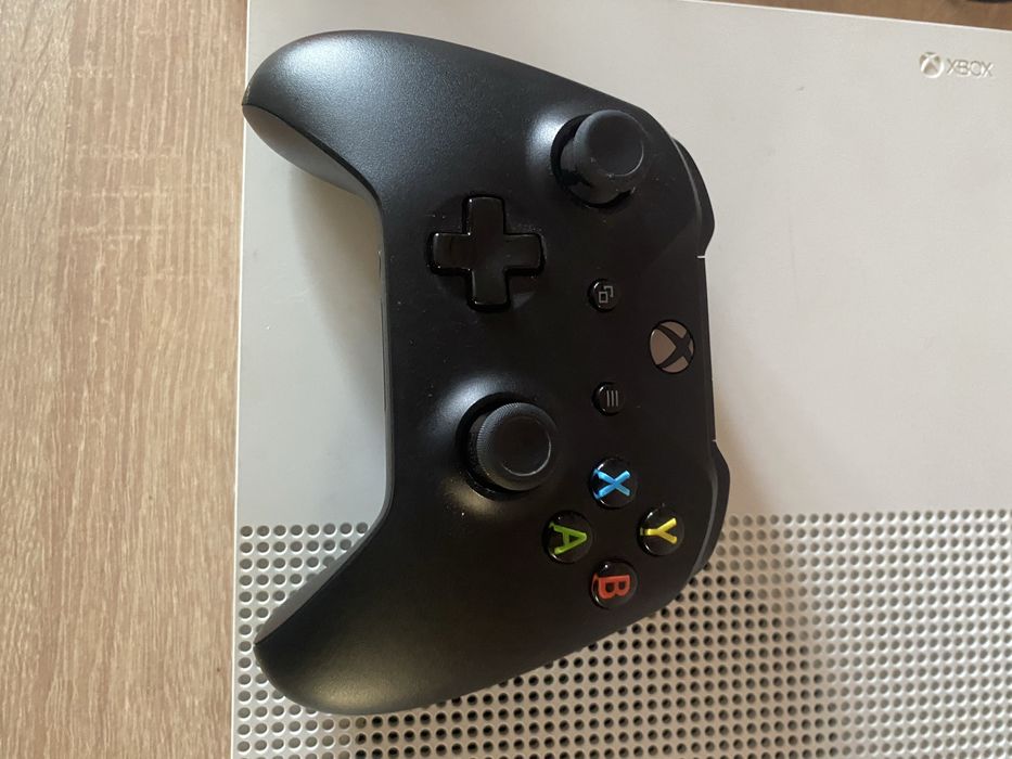 Vând xbox one s 500 gb