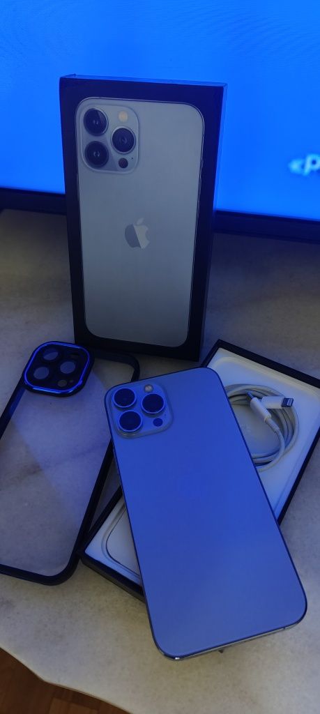 iPhone 13 pro max 256g.