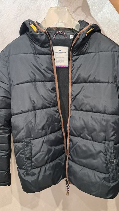 Много запазени маркови детски якета и елеци