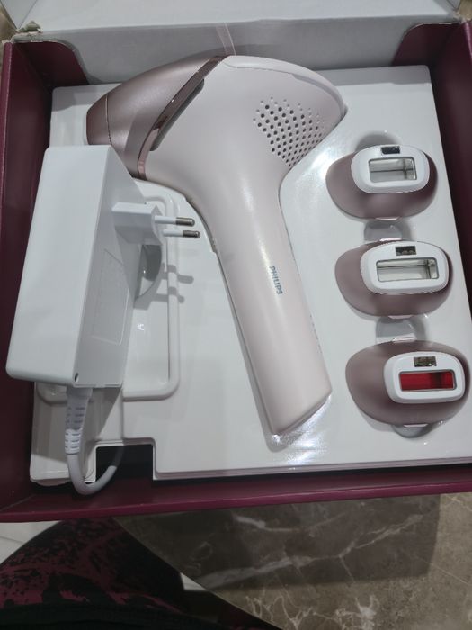 Philips Lumea IPL 9000 Series (модел BRI958/00).