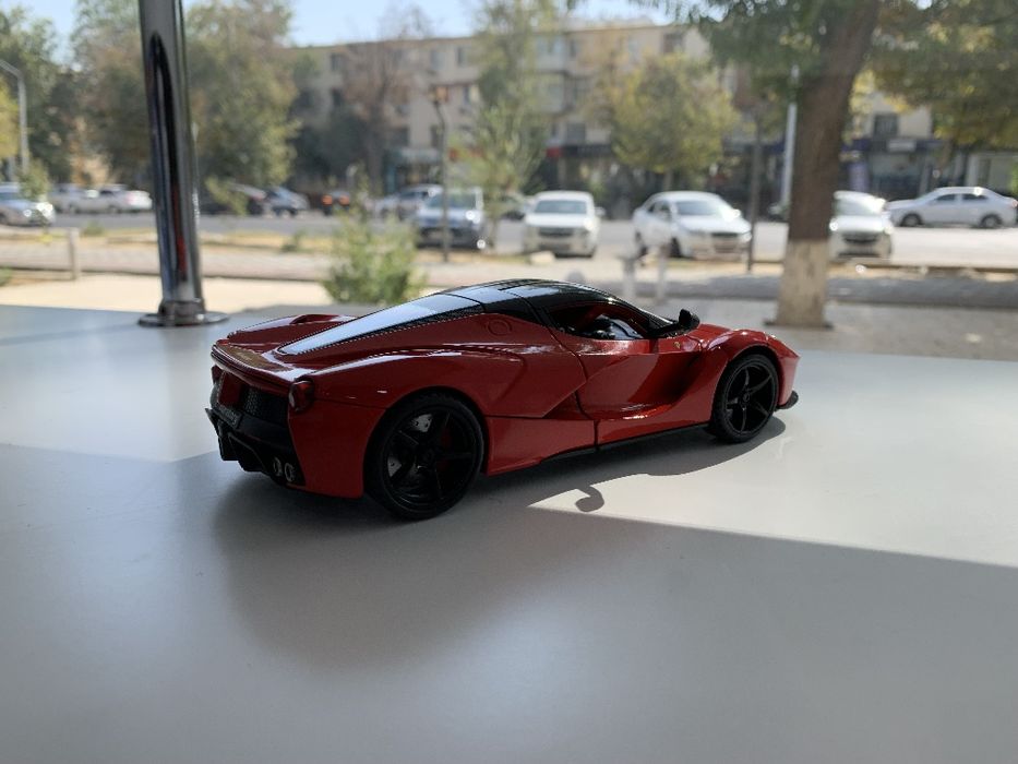 Modelka LaFerrari