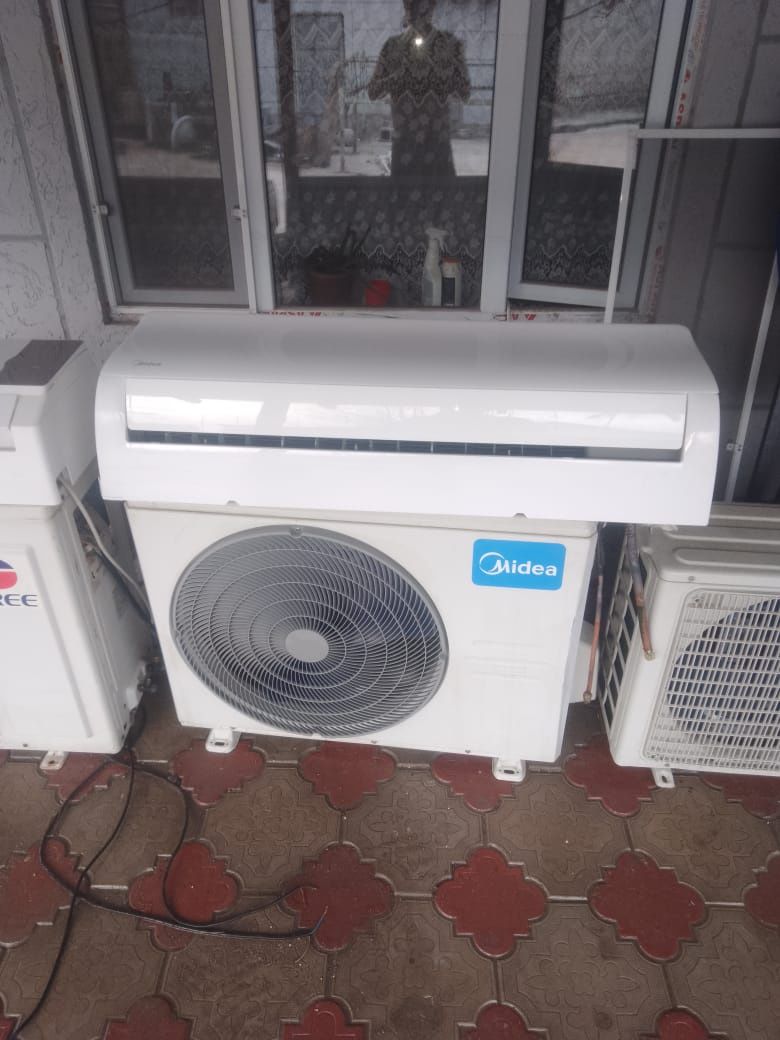 Продам кондиционер Midea 24
