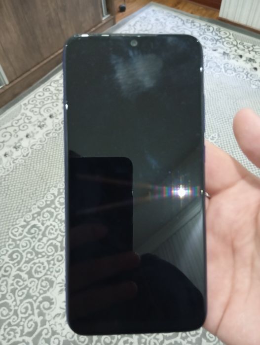 Продаёт Redmi Note 7 в очень хорошем качестве