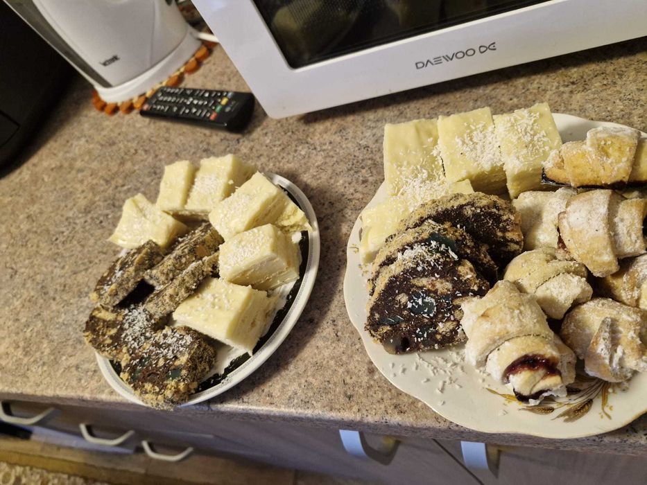 Diferite prăjituri de casa %