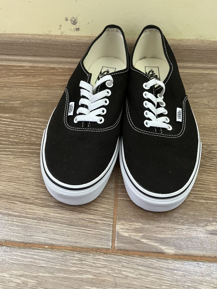 Vans, нови,черни кецове