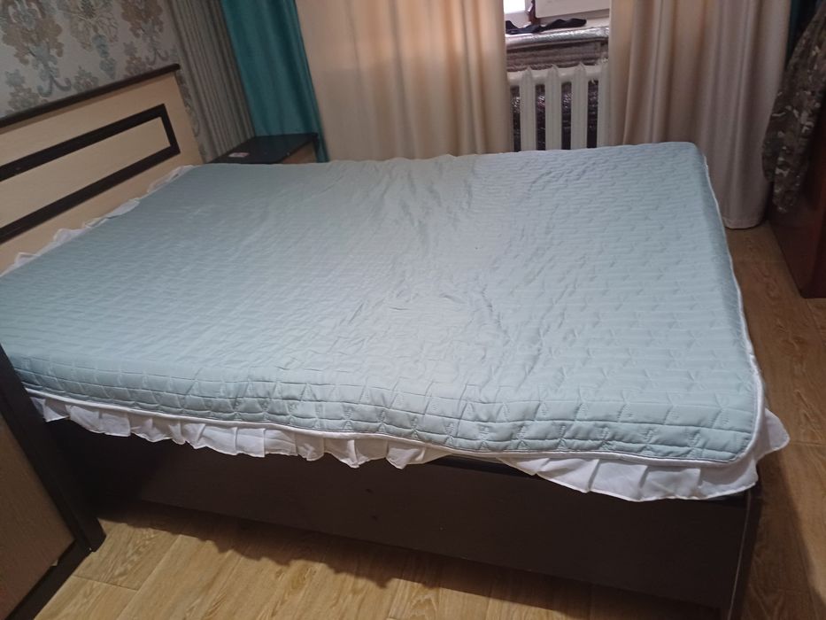 Продам кровать без матраца