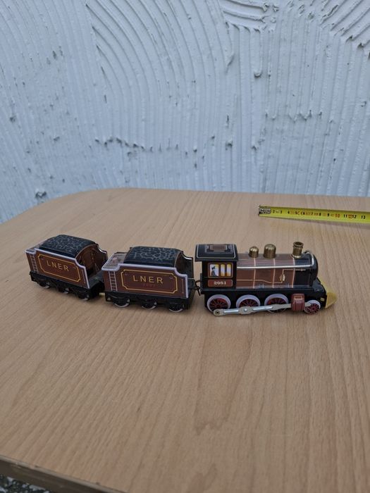 Локомотиви метални навиващи се с ключ