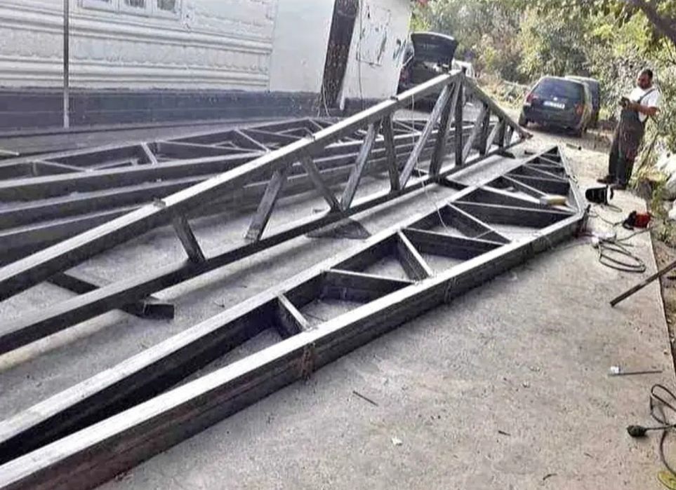 vând structuri metalice 8 m cu 20 m cu 4 10 m cu 30