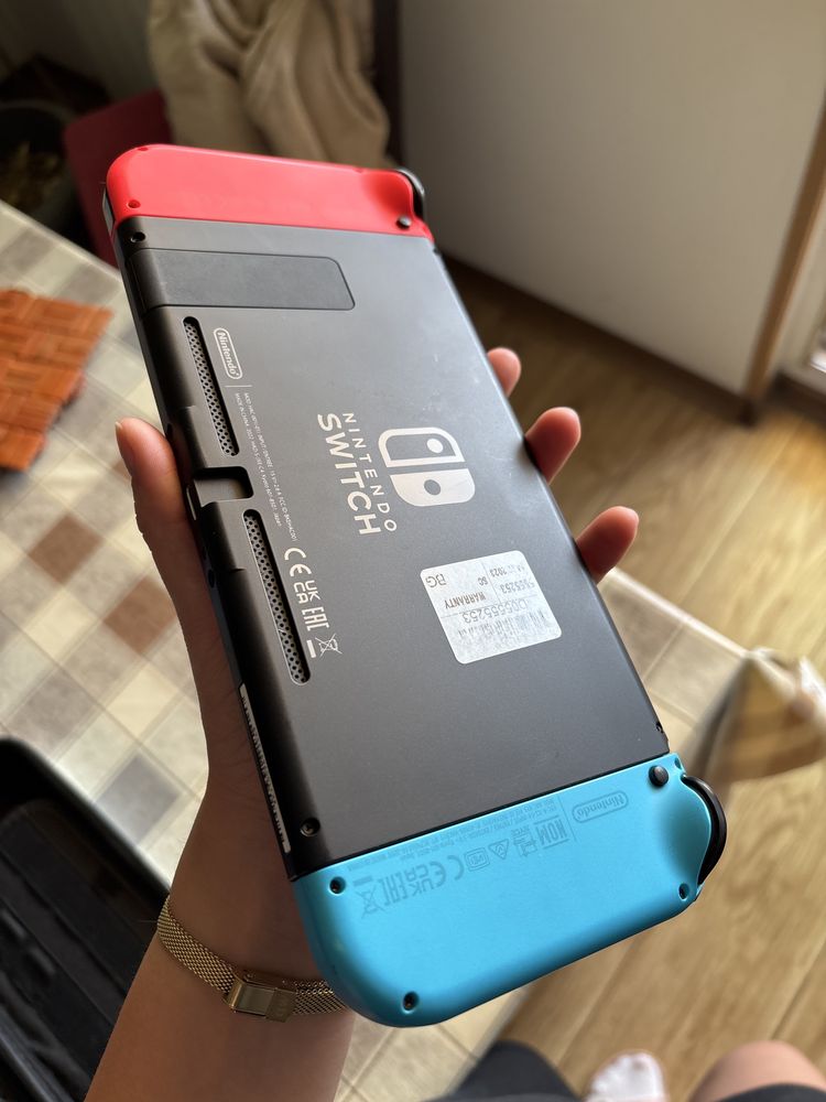 Nintendo Switch + 4 игри