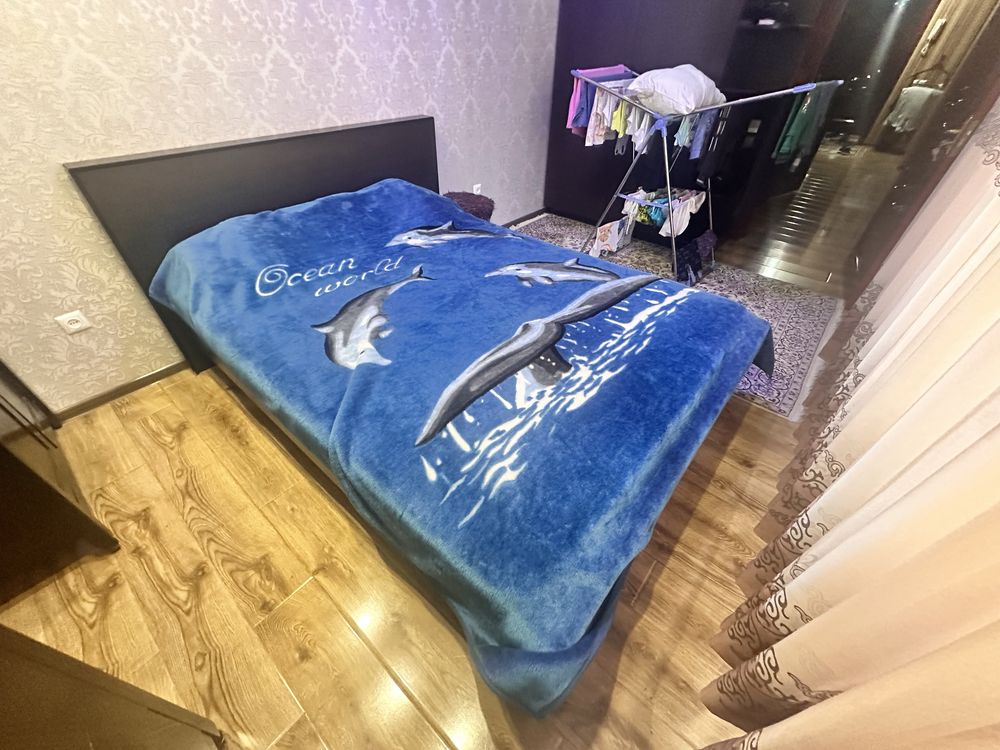 Продаю кровать Queen size