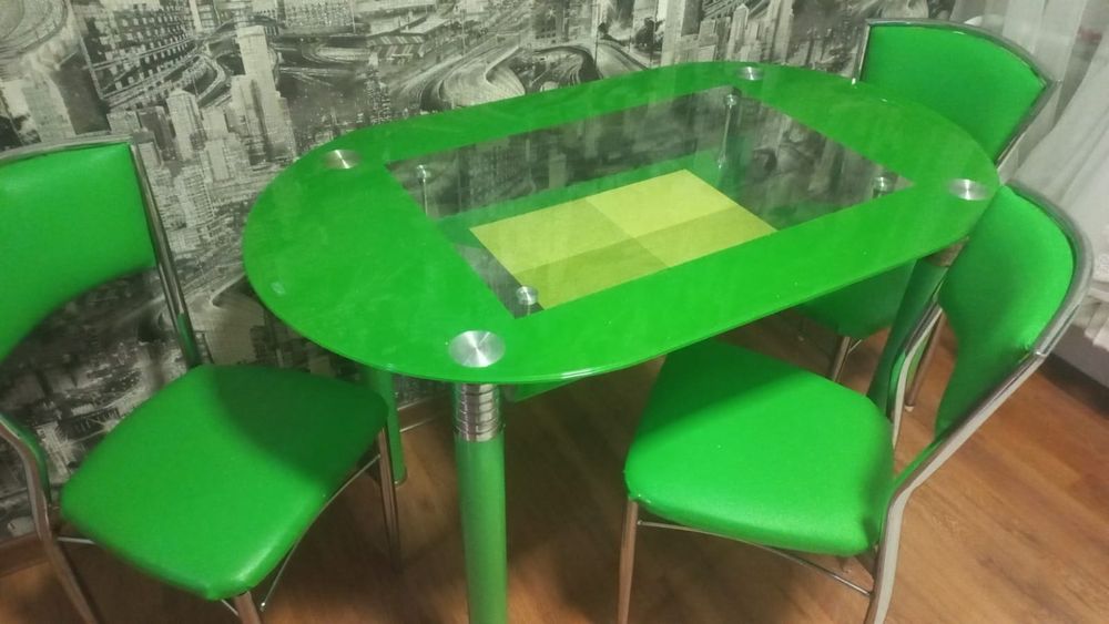 Продам кухонный стол