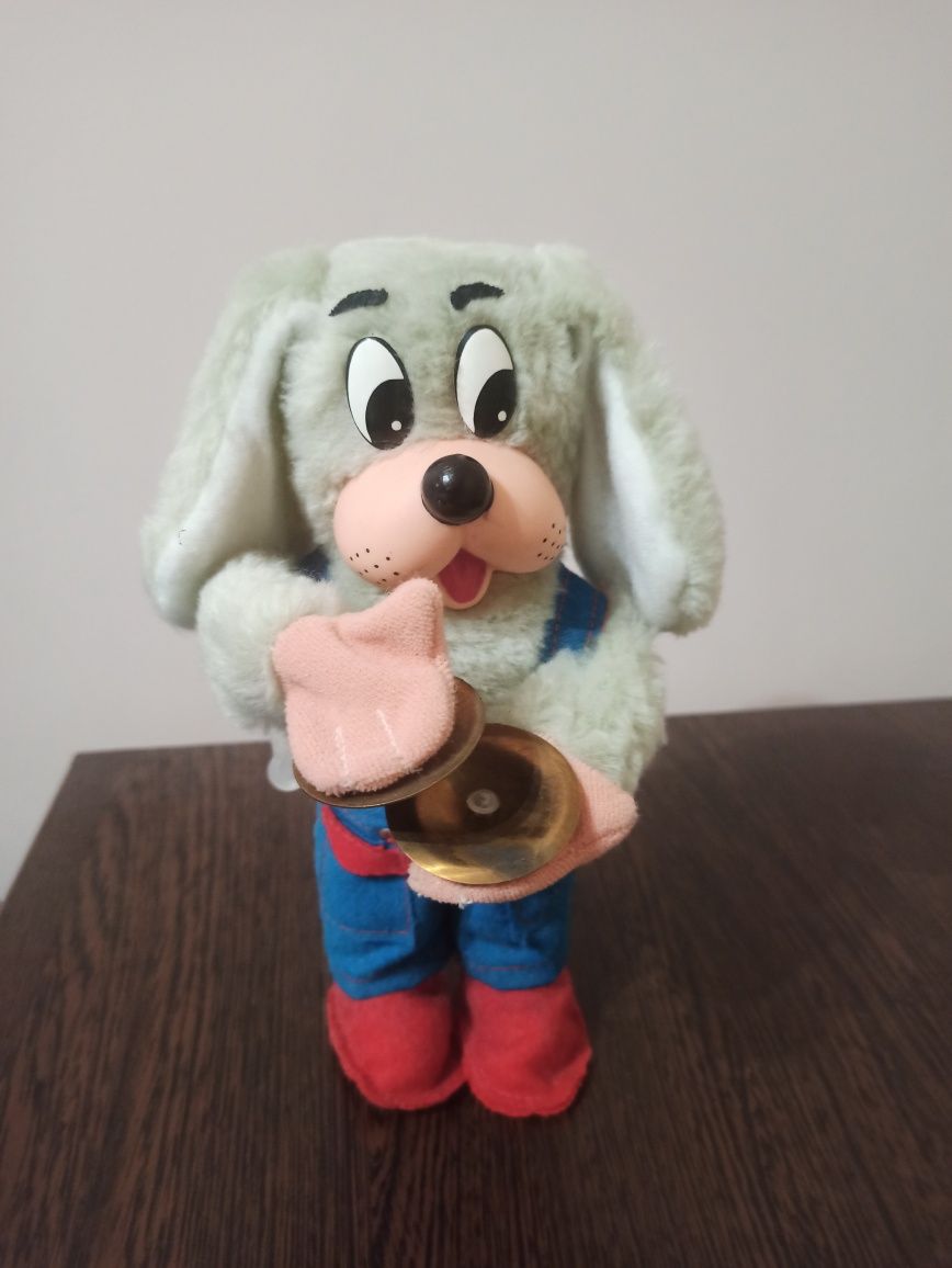 Играчка куче с чинели