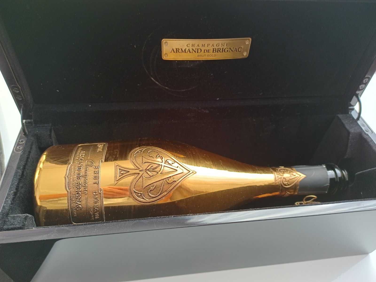 Кутия + бутилка от шампанско Armand de Brignac