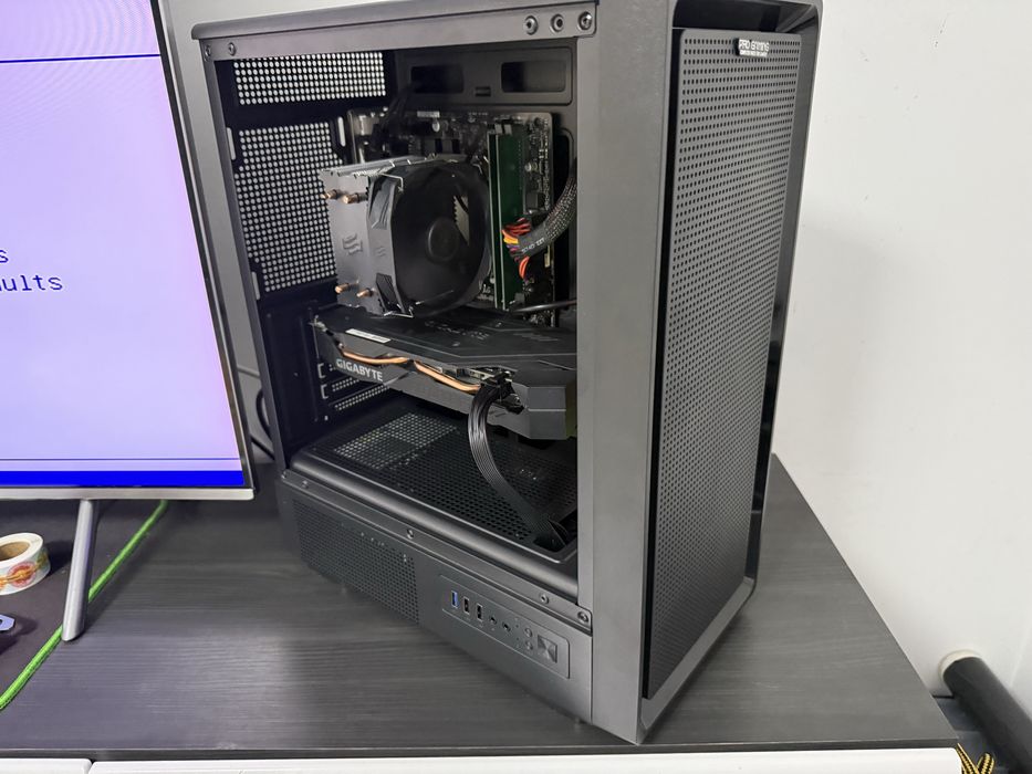 Vand schimb PC Gaming i5 9600K 16Gb Ram RTX 2060 Super 8Gb SSD 500Gb