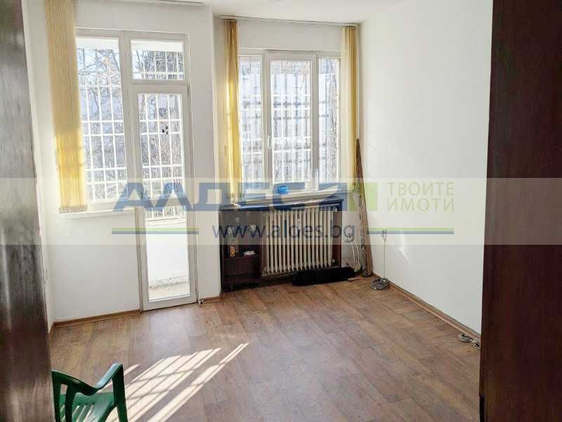 Дава се под наем Офис в София, Яворов - 100 кв.м за 600 € - Снимка #1
