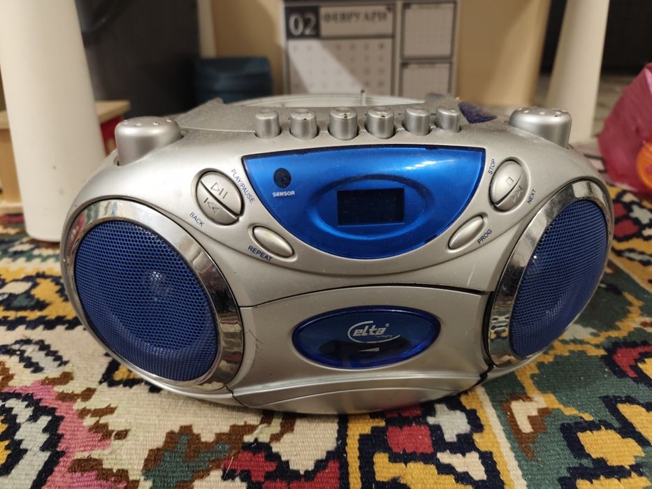 Радио касетофон за части.