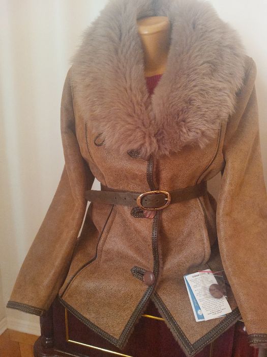 Cojoc nou cu eticheta, model superb, blana naturala