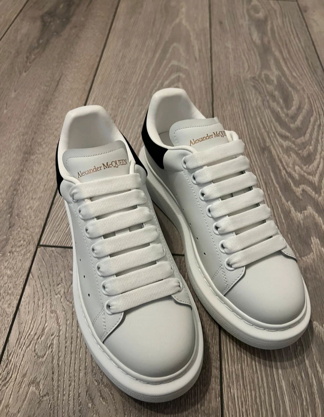 Alexander McQueen la DOAR 249 LEI