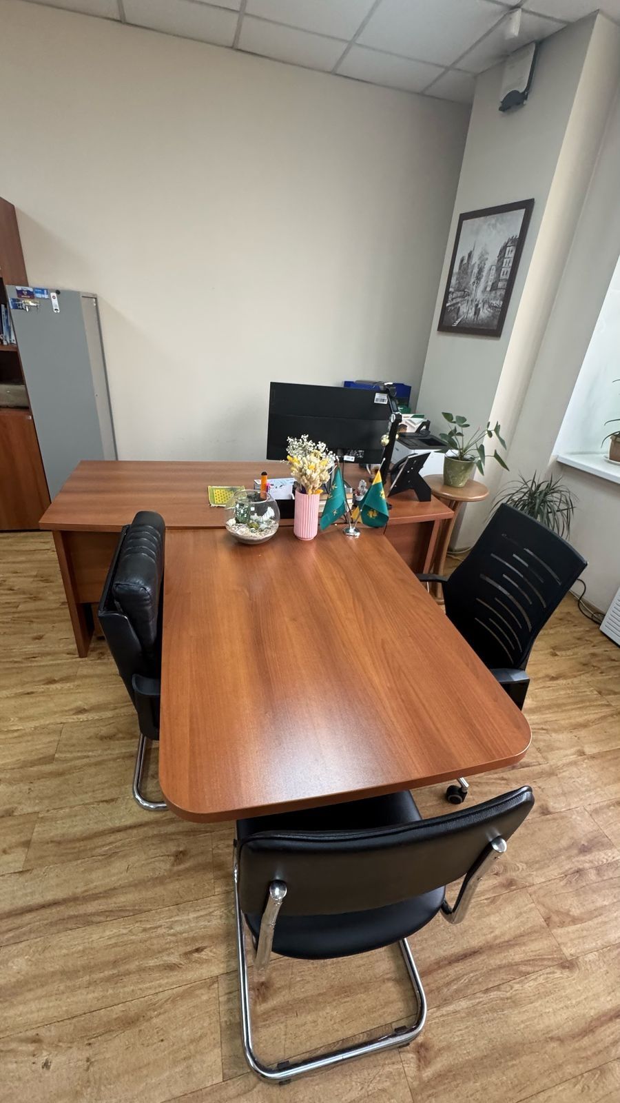 Продам офисную мебель