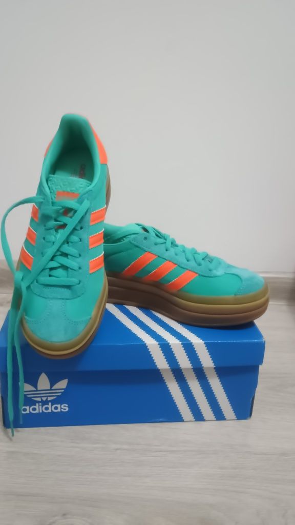 Адидас gazelle оригинални нови с етикет