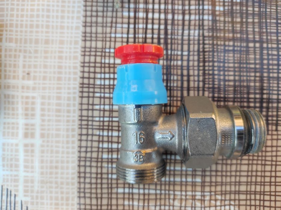 Кранове и фитинги за парно / спирателни кранове