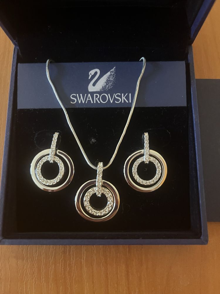 Нов комплект колие и обеци на Swarovski със сертификат