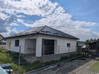Casa cu garaj Lilieci- teren 540m, canalizare, apa, gaz.