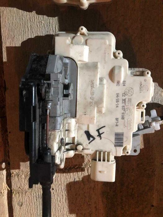 Broasca usa incuietoare usa portiera vw passat b6 b7 cc