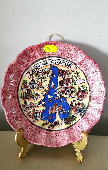 Farfurii vechi decorative din porțelan și ceramică