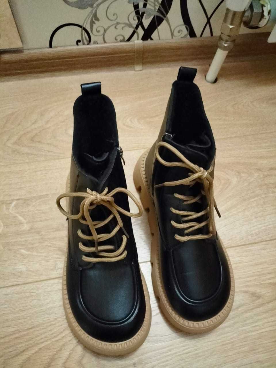 Ботинки осенние, черные размер 38