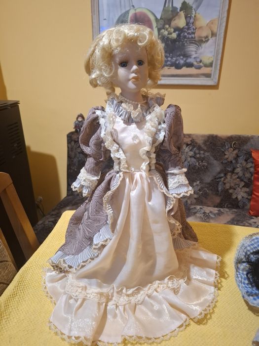 Кукла порцеланова
