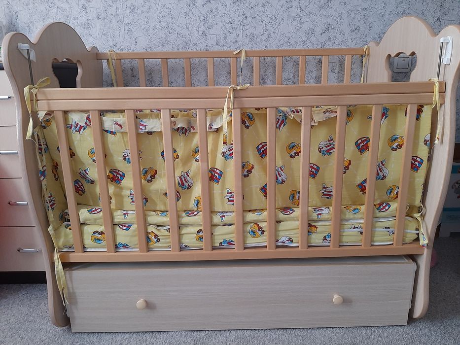 Продам кроватку детскую в отличном состоянии, запаха нет.