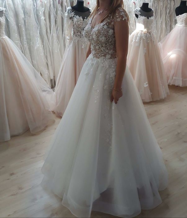 Vand rochie de mireasă