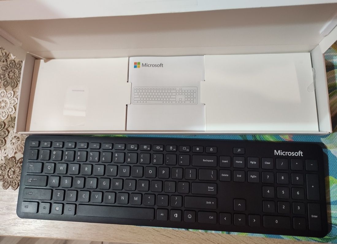 Tastatura bluetooth Microsoft, Negru