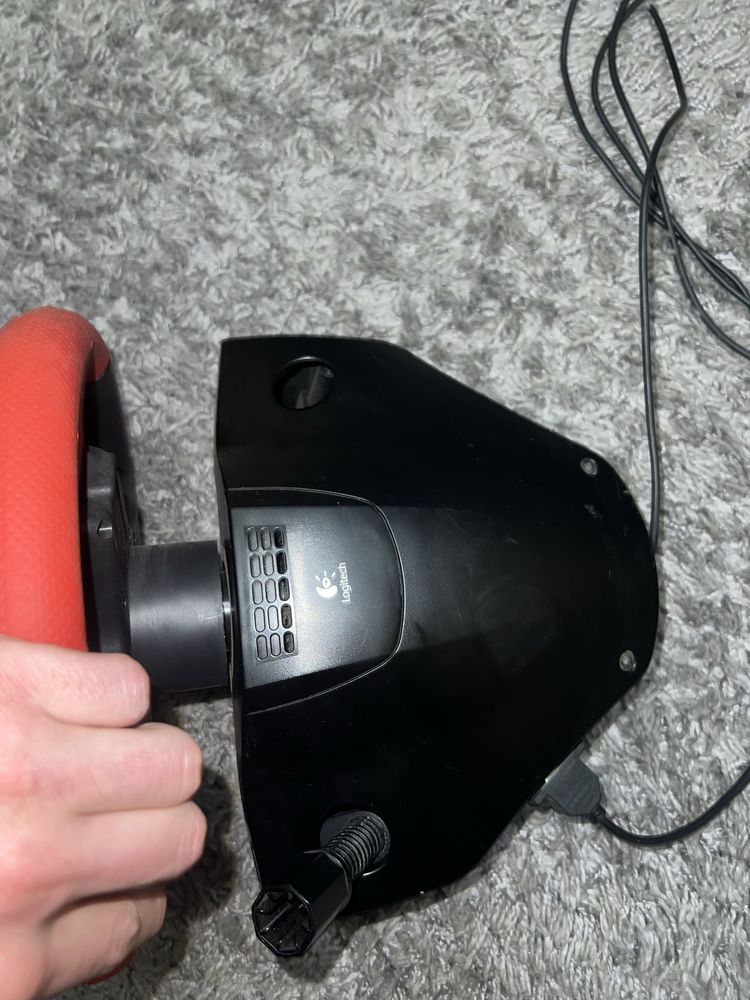 Logitech Formula Force - волан с педали
