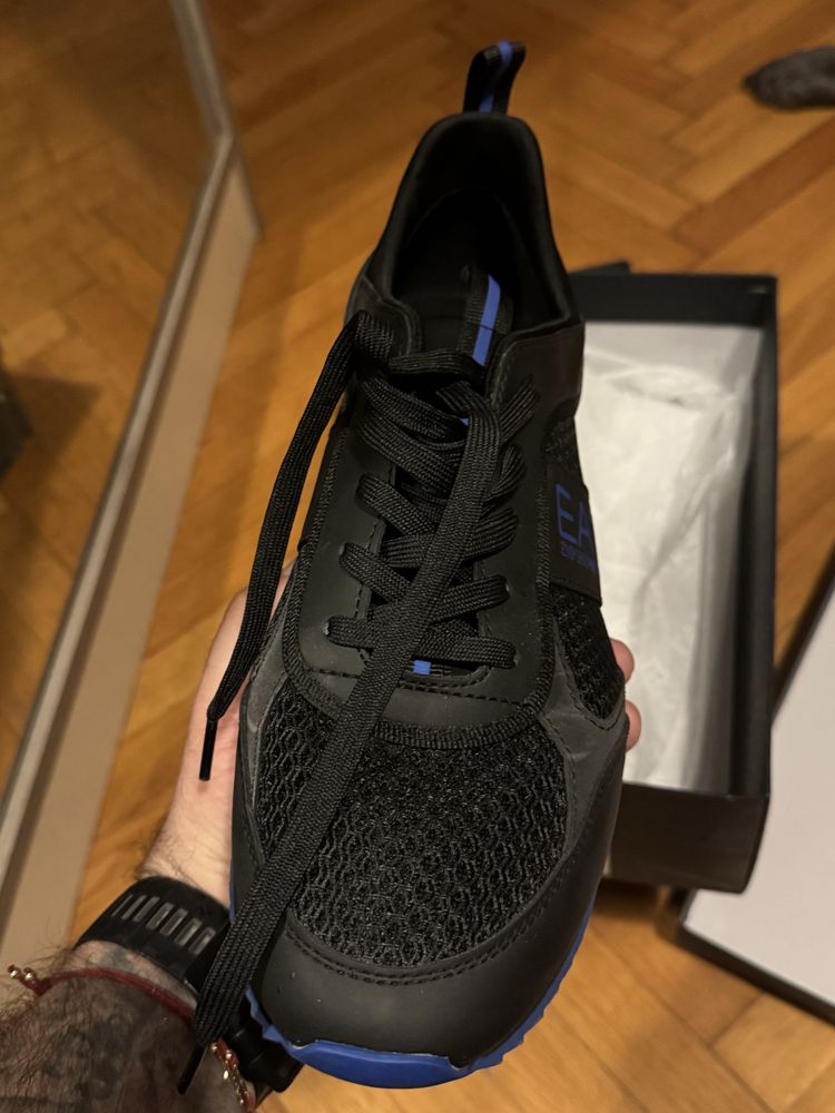 Продавам 2броя обувки/сникърси Boss и Emporio Armani