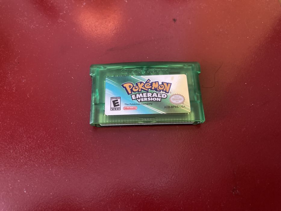 Gameboy emerald . Pokemon EMERALD Nintendo