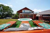 Cabană cu mini piscină