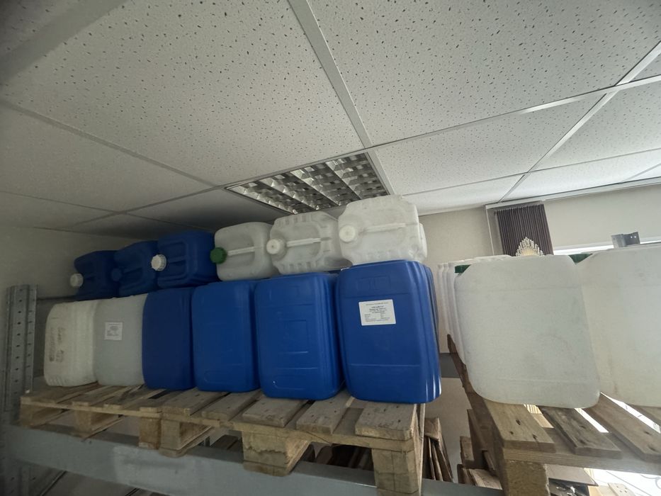 Канистры пластмассовые 20л.