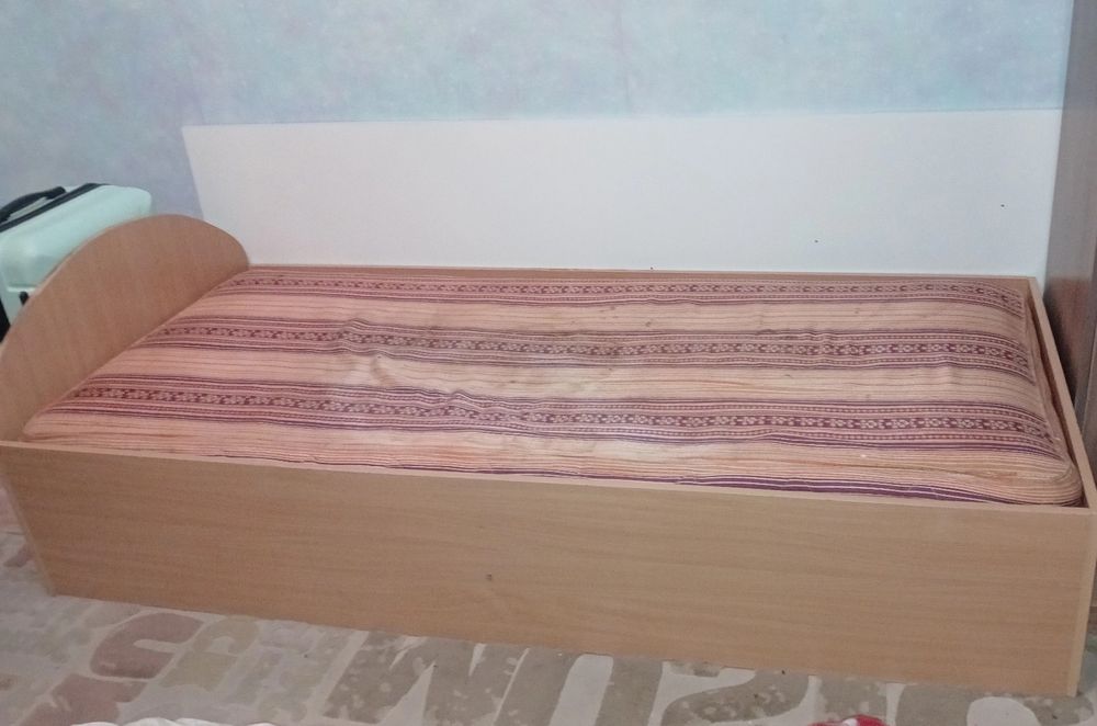 Отдам даром кровать