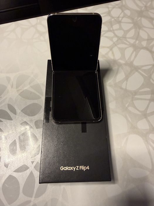 Samsung Galaxy Z Flip4