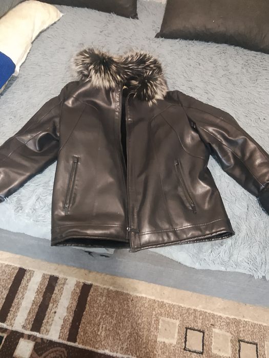 Продам кожаную куртку Б/У